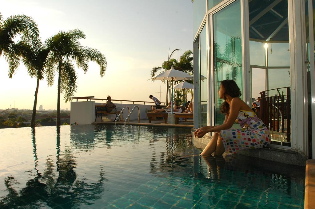 Bansabai Hostelling International Bangkok Extérieur photo