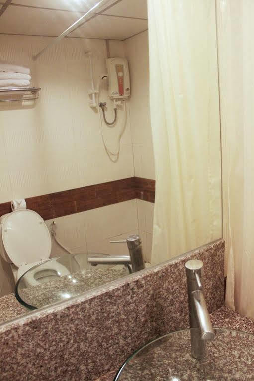 Bansabai Hostelling International Bangkok Extérieur photo