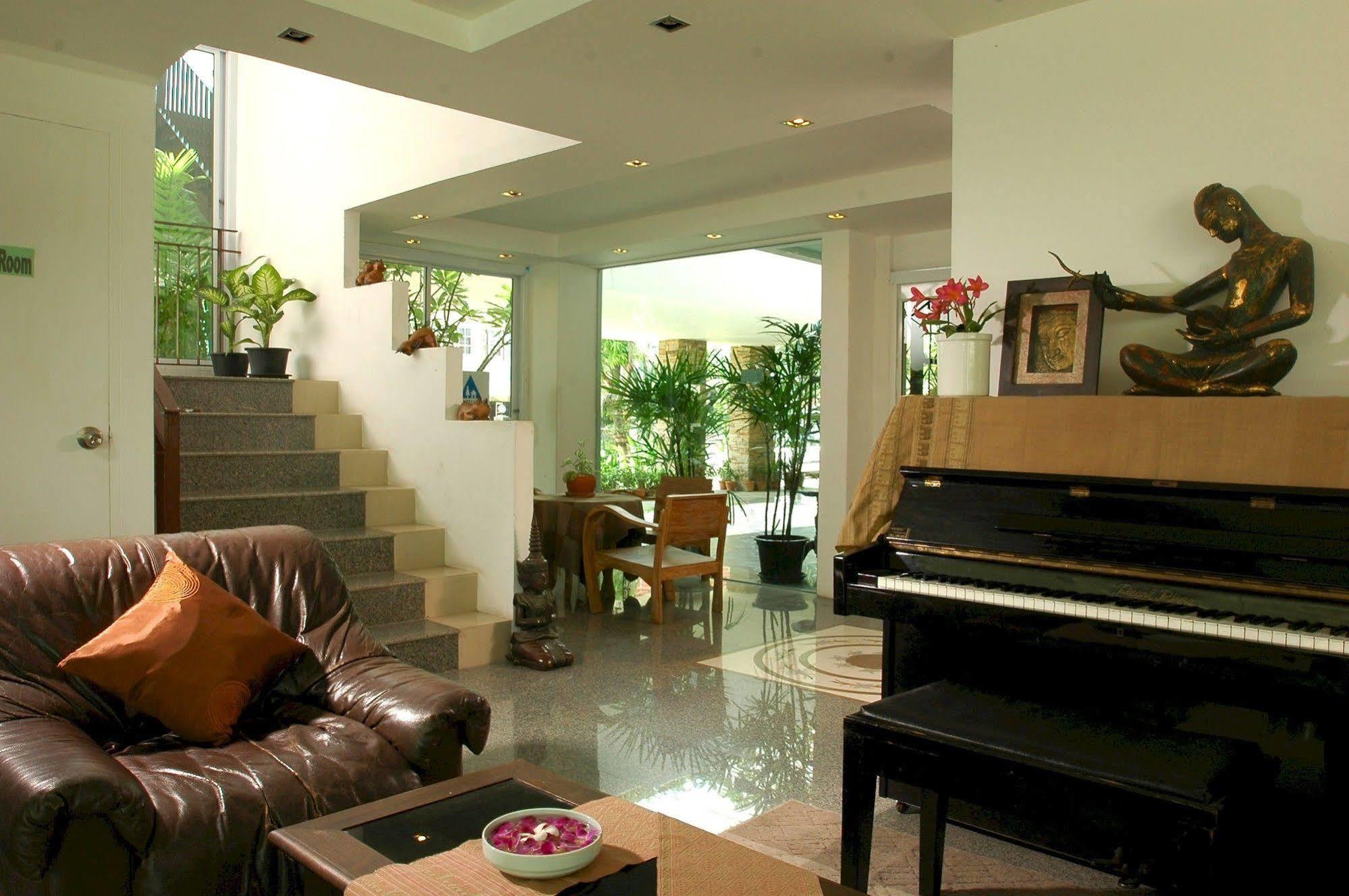 Bansabai Hostelling International Bangkok Extérieur photo
