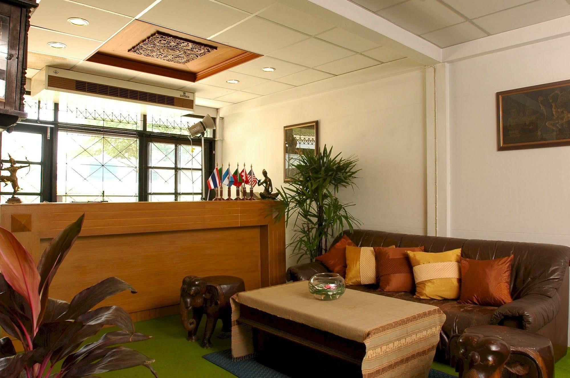 Bansabai Hostelling International Bangkok Extérieur photo