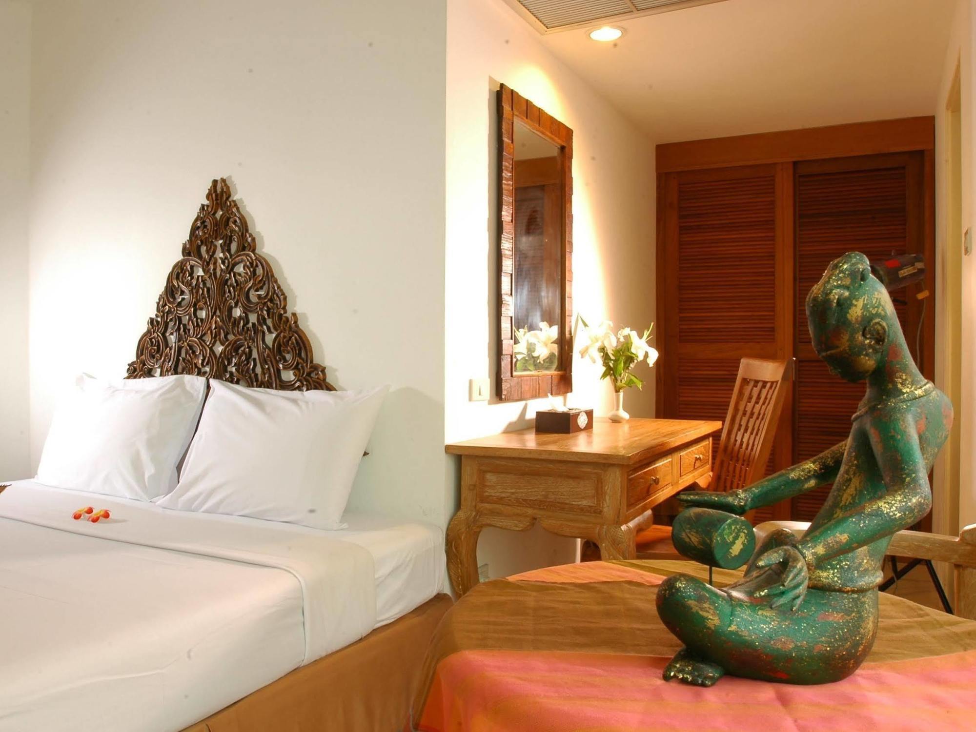 Bansabai Hostelling International Bangkok Extérieur photo