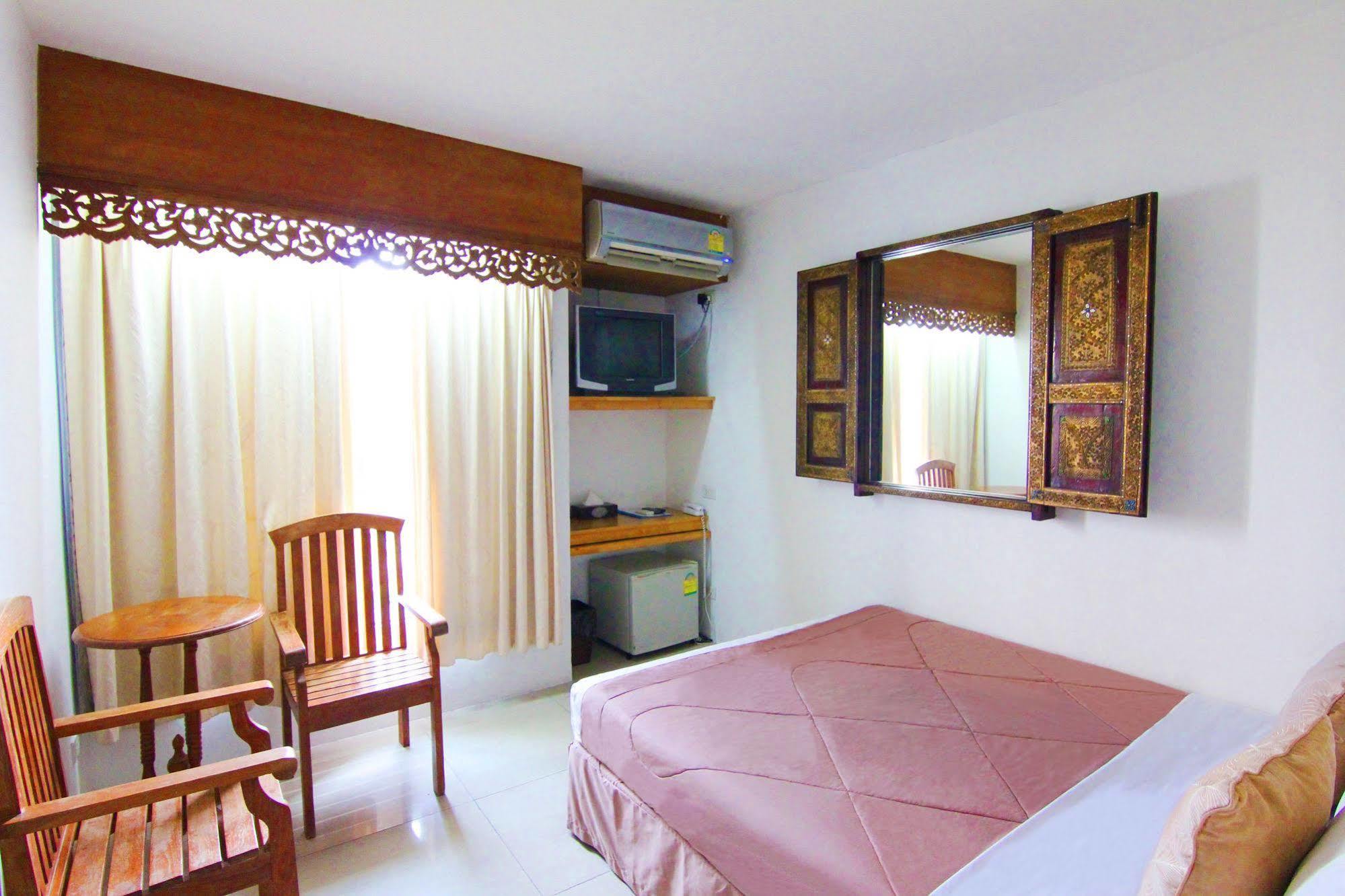 Bansabai Hostelling International Bangkok Extérieur photo