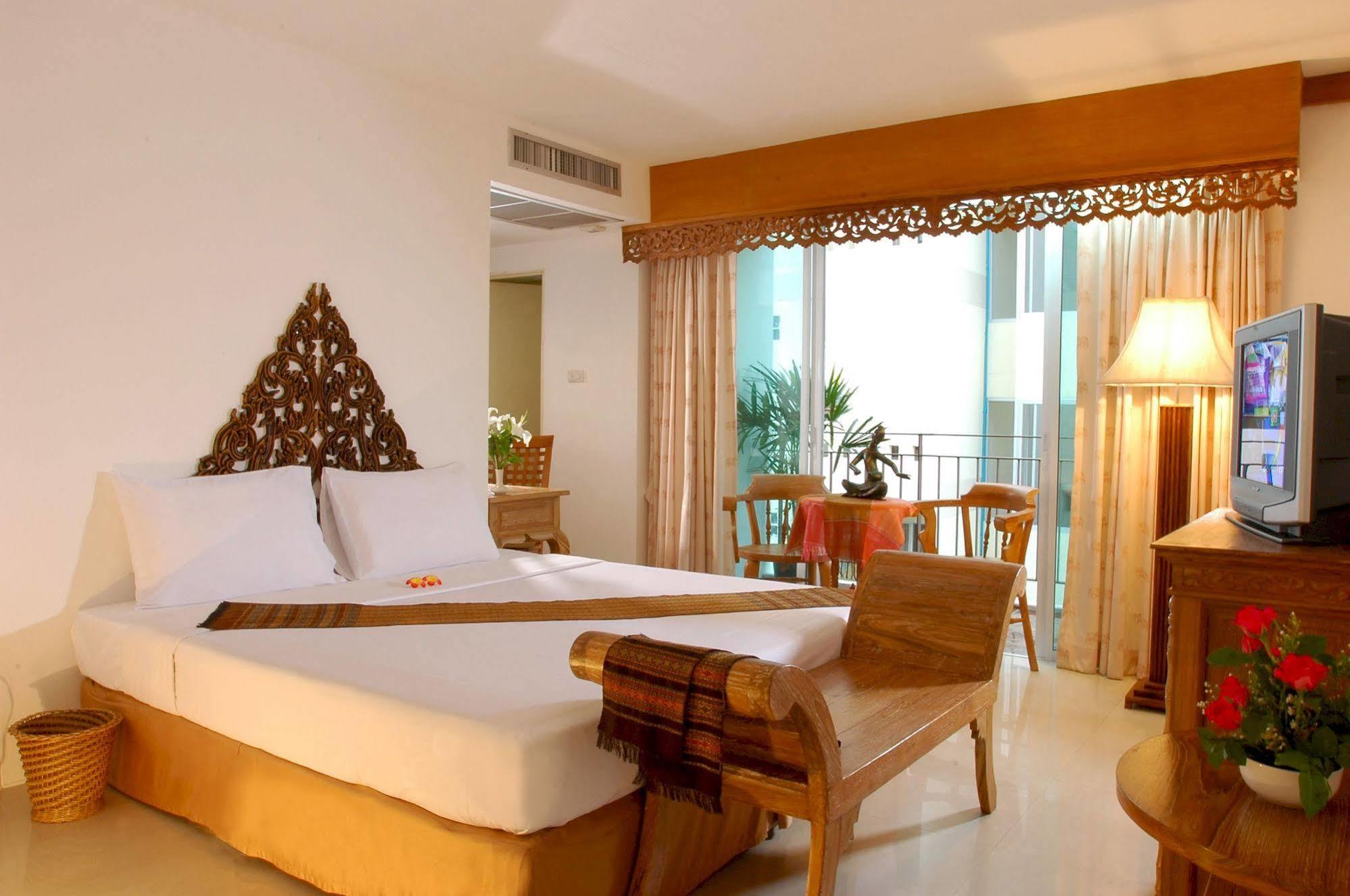 Bansabai Hostelling International Bangkok Extérieur photo