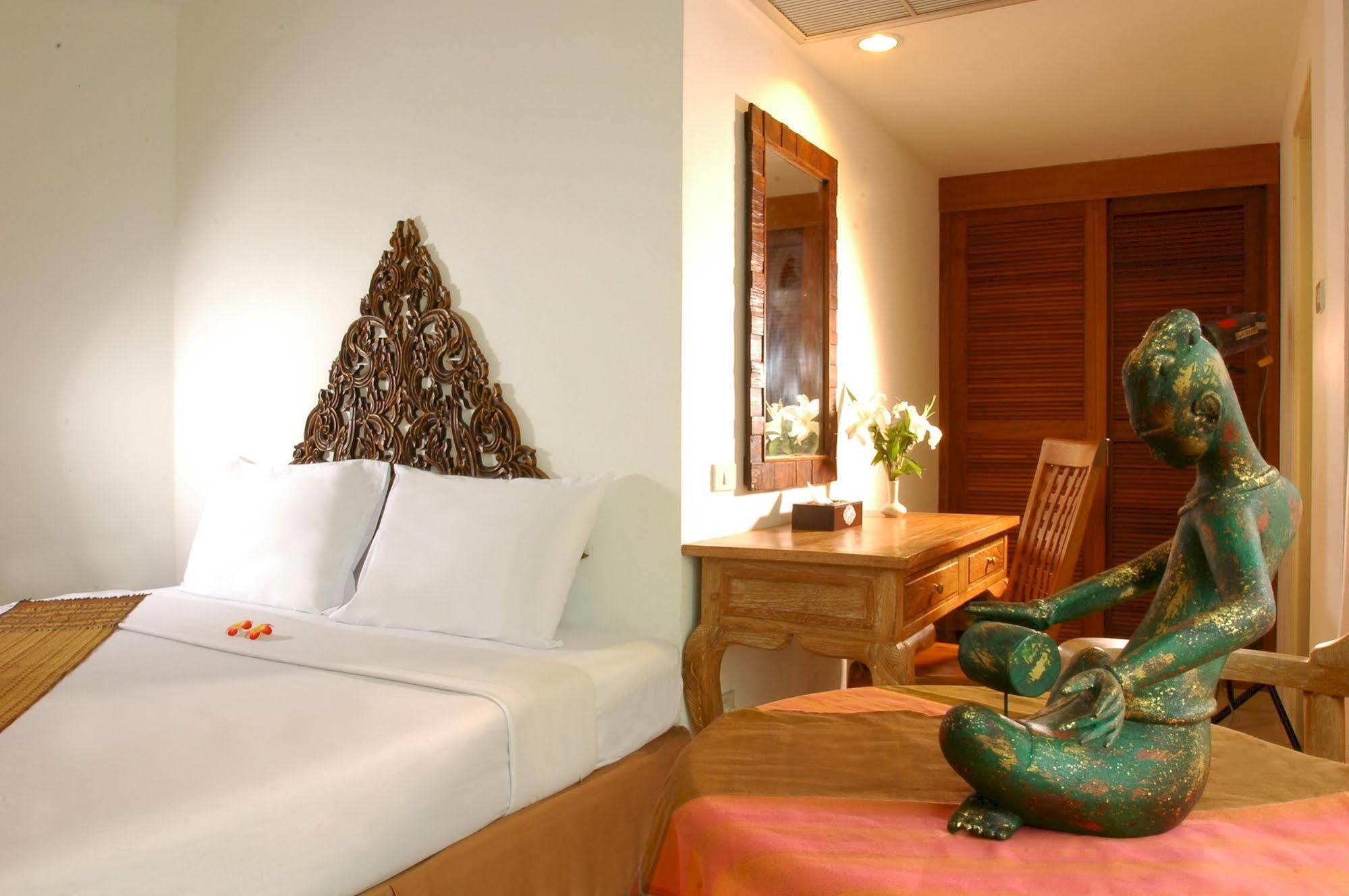 Bansabai Hostelling International Bangkok Extérieur photo