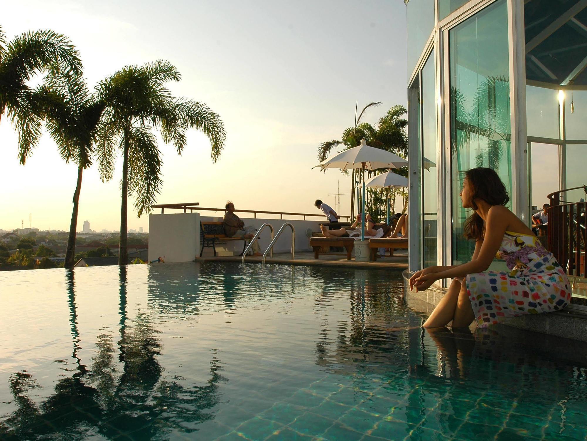 Bansabai Hostelling International Bangkok Extérieur photo