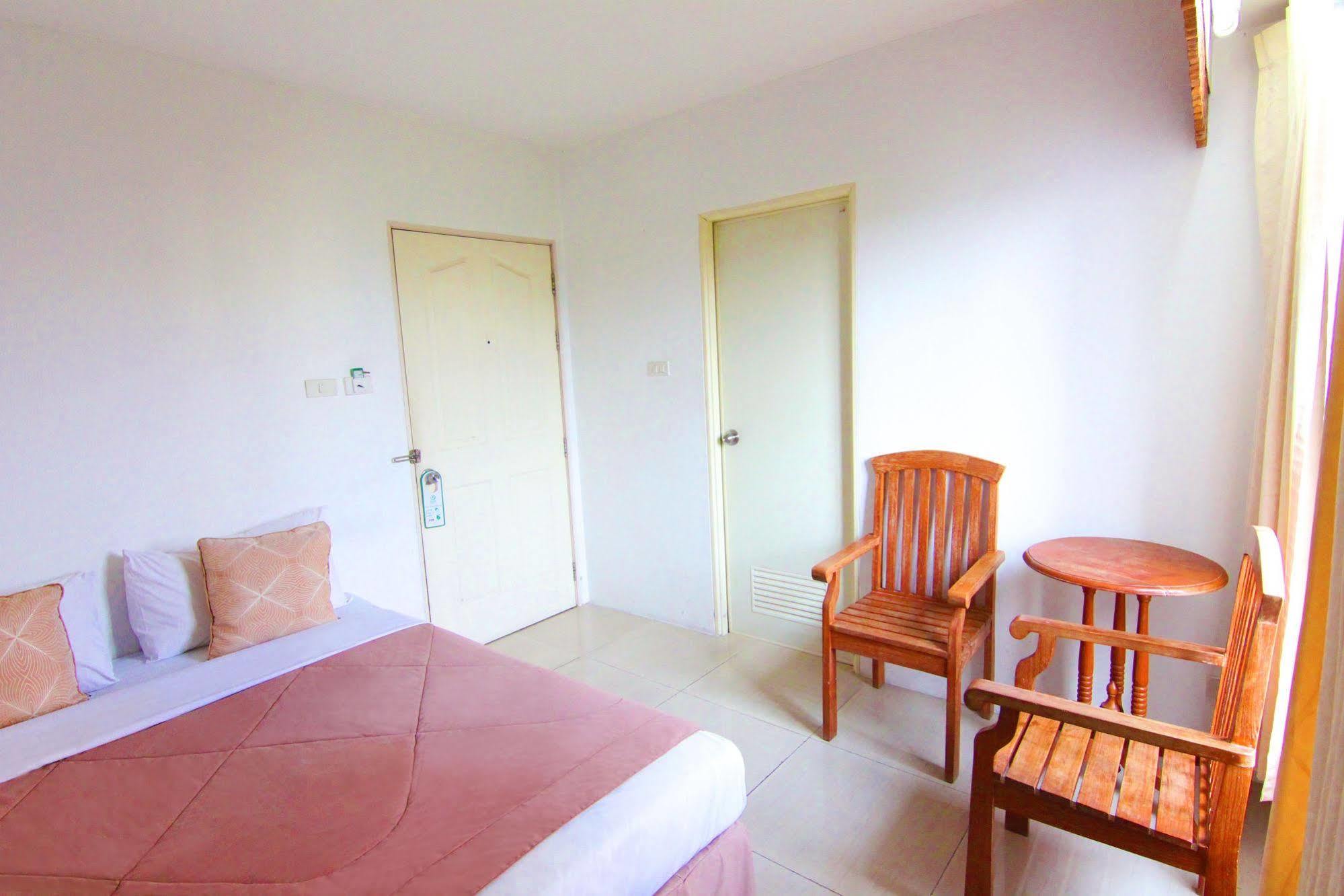 Bansabai Hostelling International Bangkok Extérieur photo