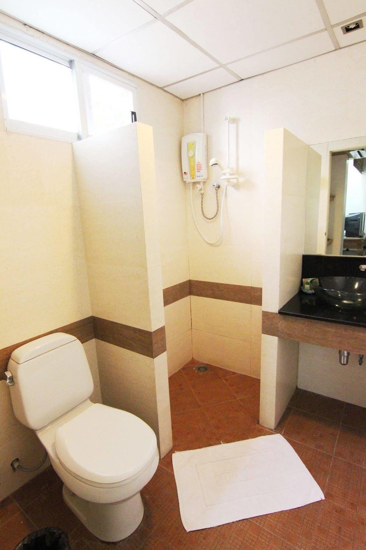 Bansabai Hostelling International Bangkok Extérieur photo