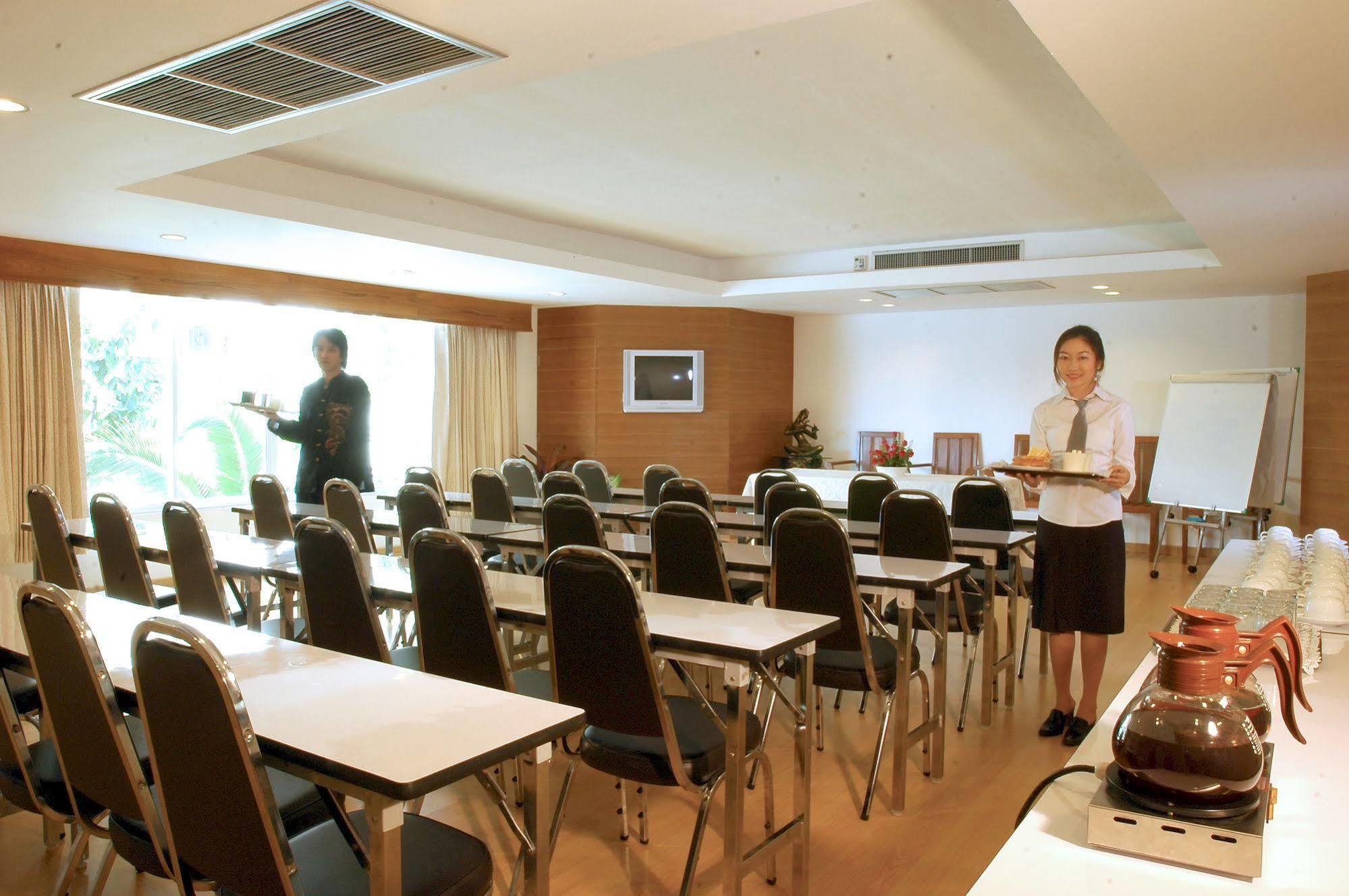 Bansabai Hostelling International Bangkok Extérieur photo
