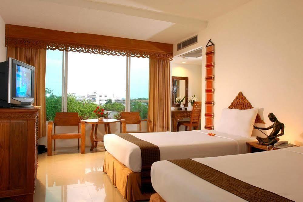 Bansabai Hostelling International Bangkok Extérieur photo